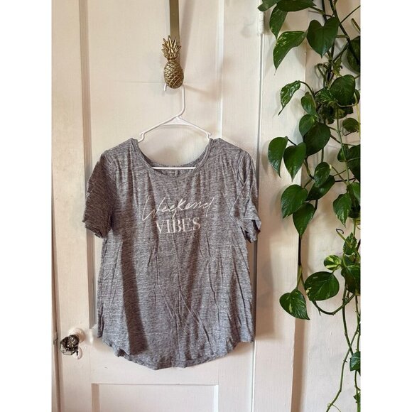Old Navy women’s size large weekend vibes T-shirt - Picture 1 of 9